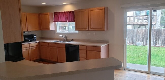 Building Photo - Fantastic Indian Creek Neighborhood home f...