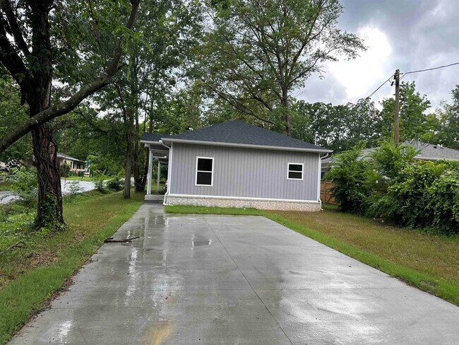 Building Photo - 1523 Cedar St