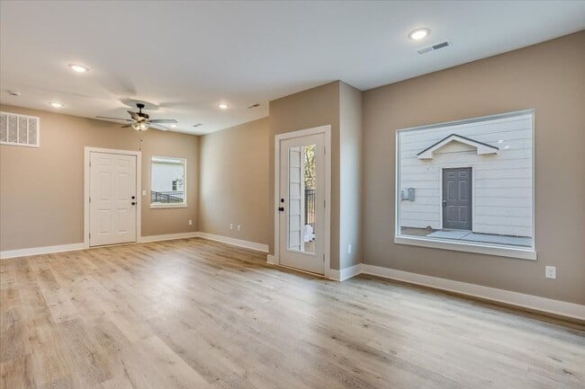 Foto del edificio - Skyway-Maxine Plan