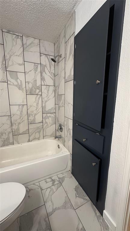 Building Photo - 4003 Stonebridge Dr