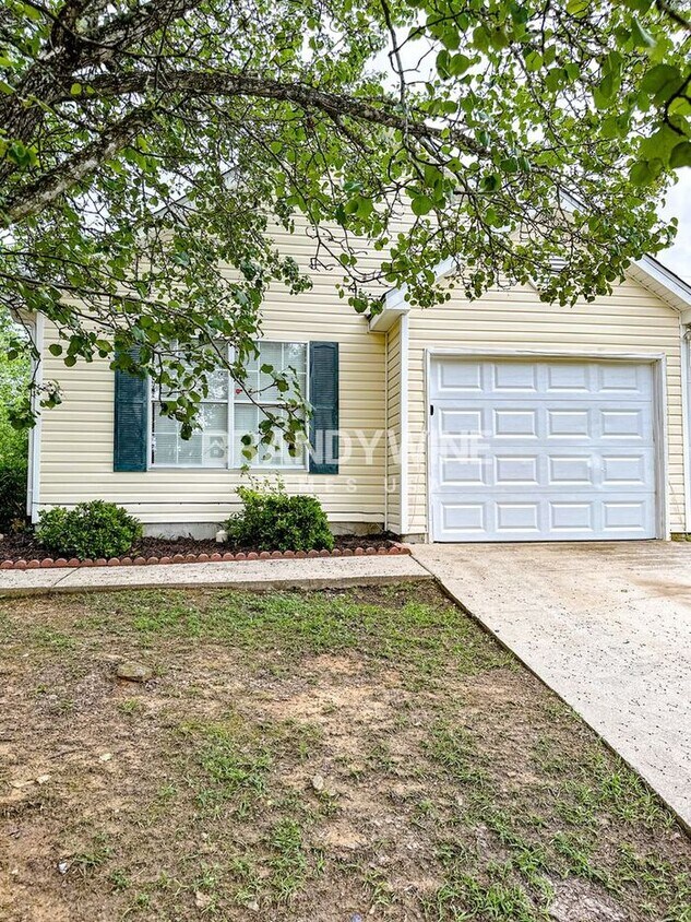 Charming and Lovely 3BR! Fenced yard! Can'... House for Rent in