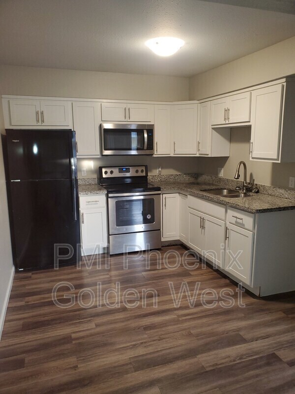 Building Photo - 1748 E Yale St