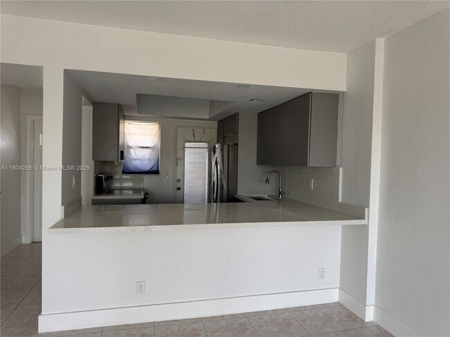 Foto del edificio - 1333 E Hallandale Beach Blvd