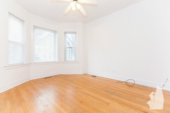 Building Photo - 4 bedroom in Chicago IL 60613