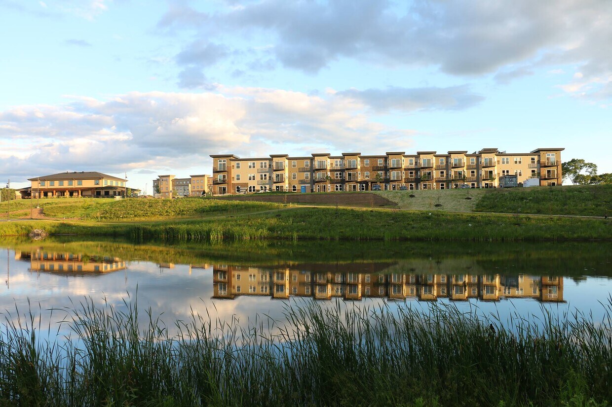 1560 Front Porch Place Unit 116, Altoona, WI 54720 1560 Front Porch