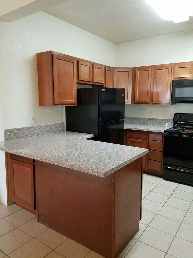 NEW KITCHEN 2022 - 1422 E Elm St