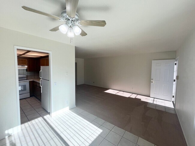 Foto del edificio - 3 BLOCKS TO MISSION BAY! SPACIOUS 2BD/1BA TOP FLOOR APARTMENT W/ GARAGE!!! $3,095/mo