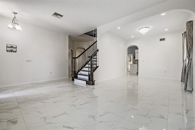 Foto del edificio - 380 Rosalind Ln