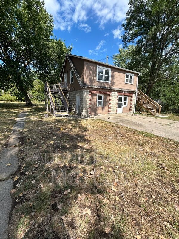 Building Photo - 16012 E T C Lea Rd