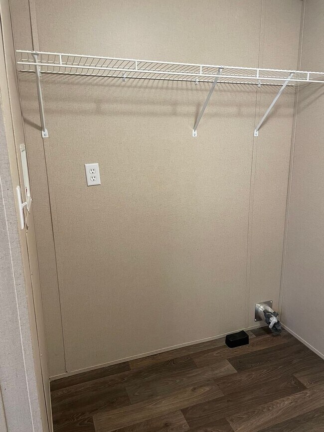 Building Photo - 2 BED, 2 BATH MOBILE HOME!