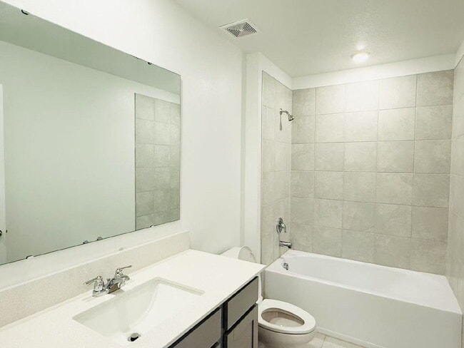 Foto del edificio - 644 Reggie Rd