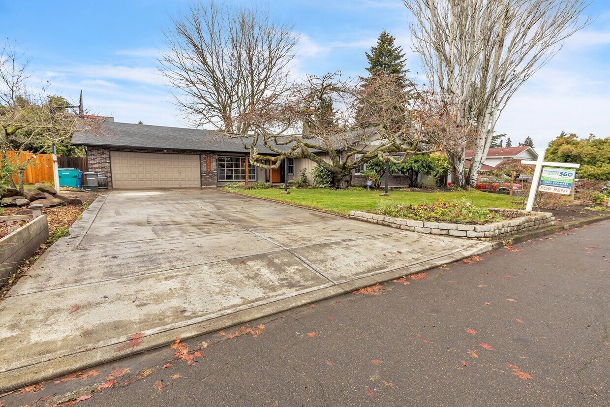 Primary Photo - Beautifully Detailed 3B/2B Ranch in Salmon...
