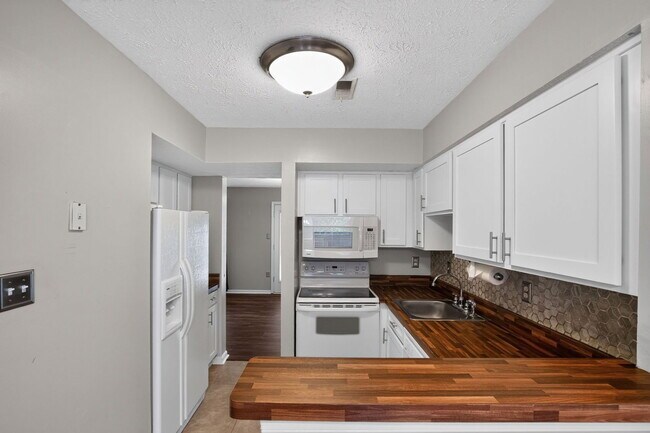 Foto del edificio - 6003 Bobcat Ct