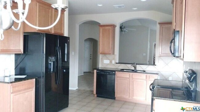 Building Photo - 6909 Osbaldo Dr