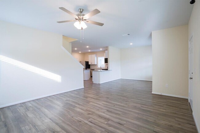 Foto del edificio - 318 Timber Brook Dr