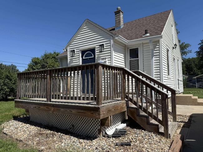 Building Photo - 502 S Holly Ave
