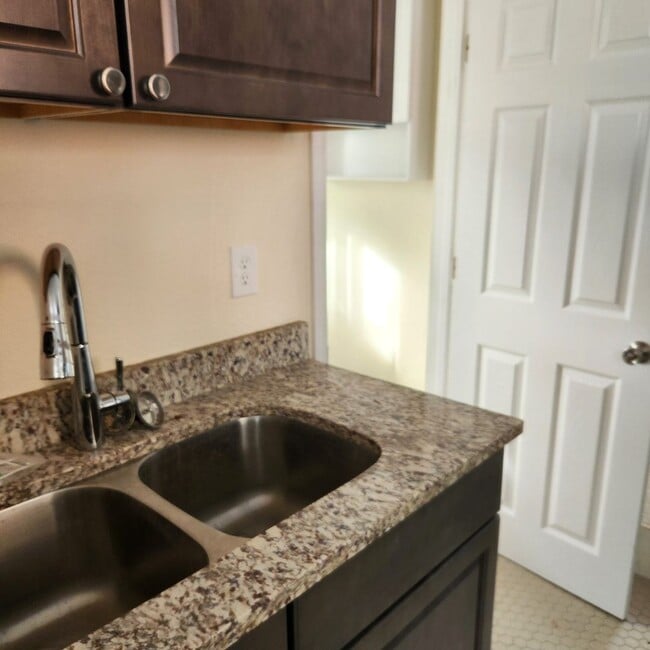 Building Photo - ONE BEDROOM ON THE RANCH! CLOSE TO SHOPPIN...
