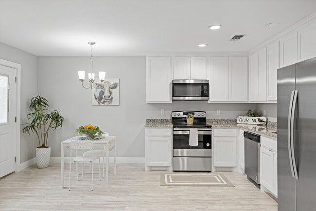 Building Photo - "Charming Denison Duplex with Granite Eleg...