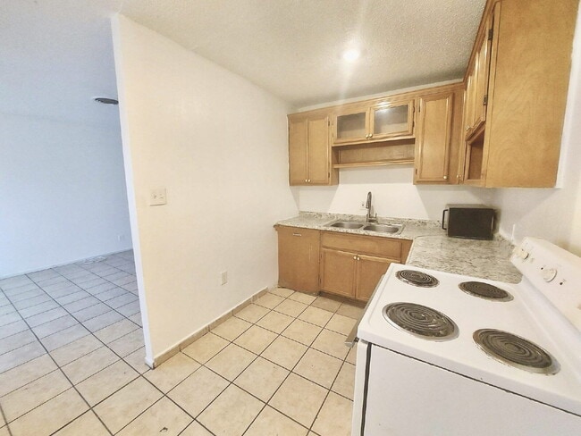 Building Photo - North Las Vegas Gem: 1-Bedroom, 1-bath Uni...