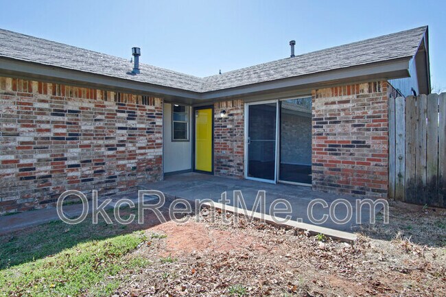 Building Photo - 7010 Woodlake Dr