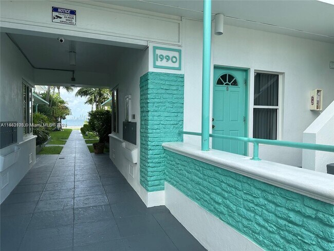 Building Photo - 1990 Bay Dr
