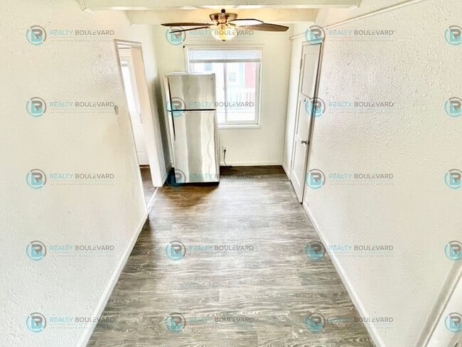 Building Photo - Amazing 2 Bedroom- Come see this adorable ...