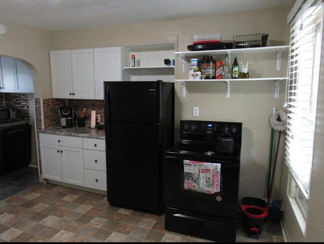 Kitchen - 404 6th St SE