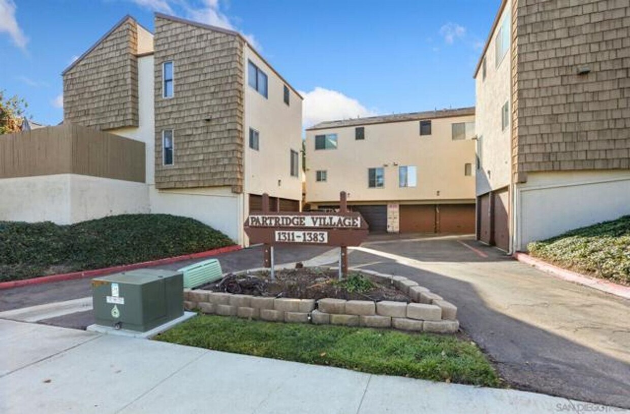 Primary Photo - 2 bedroom/2 bath unit, Available Now