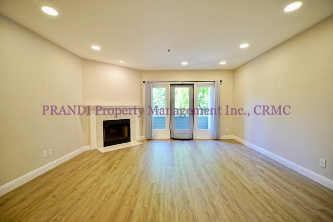 Building Photo - Awesome 2Br/2Ba Condo with W/D and Newer F...