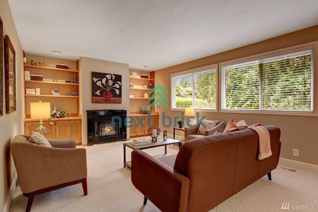 Foto del edificio - Rare opportunity!! Spacious 3 Bedroom Sammamish Home with 2 bonus rooms, RV Parking & Huge Backyard!