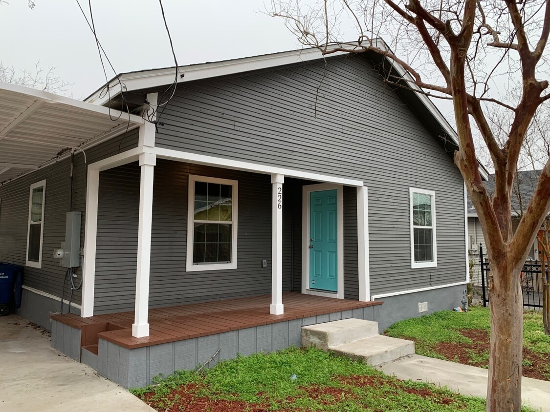 Foto principal - 226 Douglas Way St