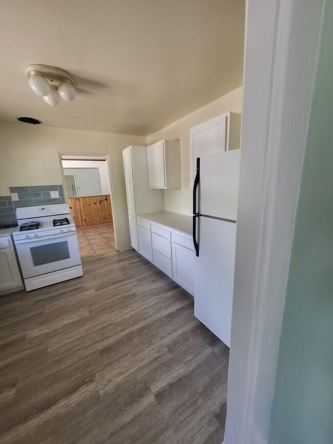 Foto del edificio - Cute Quiet  2 bedroom 1 Bath 1100/SF Home