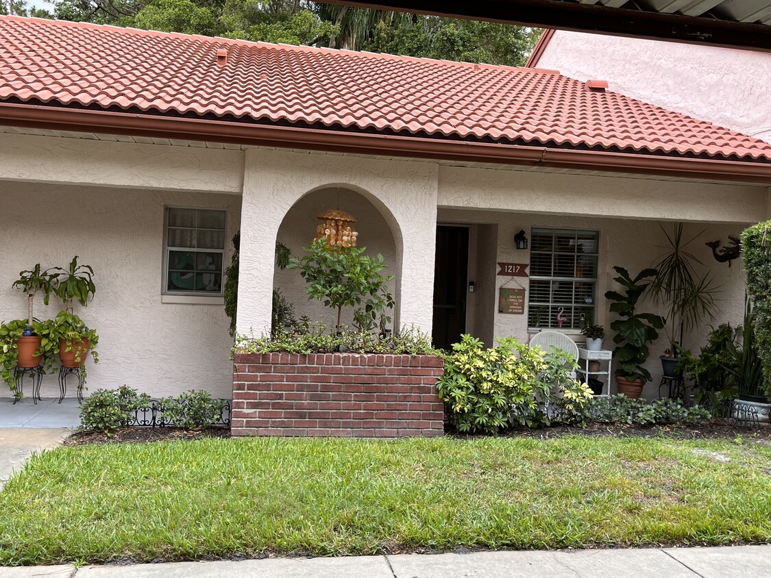 Primary Photo - 1217 Montrose Pl