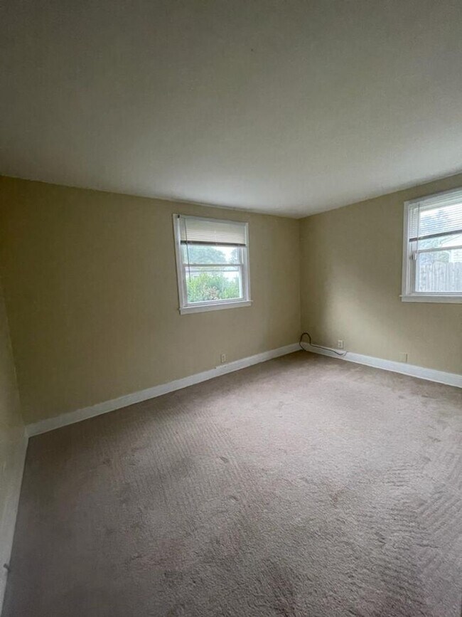 Foto del edificio - 2421 Hollywood Pl