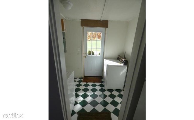 Building Photo - 2 br, 1.5 bath House - 21610 Clarksburg Rd