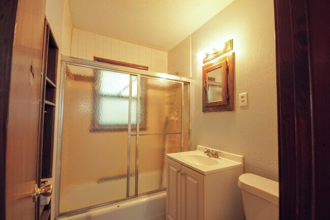 Building Photo - 2731 SE Massachusetts Ave