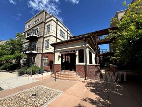 Building Photo - 5677 S Park Pl