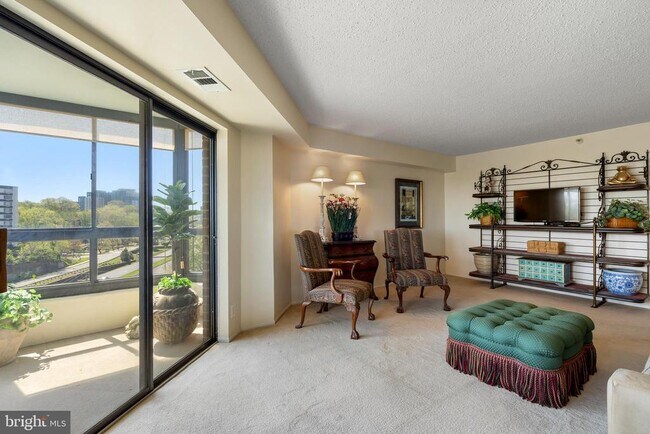 Foto del edificio - 1600 N Oak St