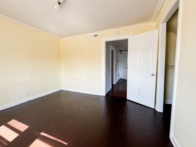 Building Photo - 3153 W 106th St
