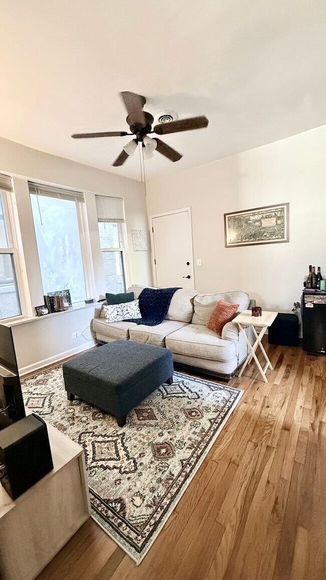 Foto del edificio - 2246 W Armitage Ave