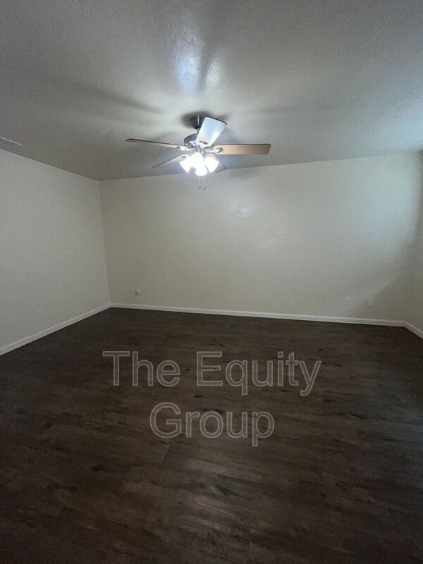 Building Photo - 547 W Tulare Ave