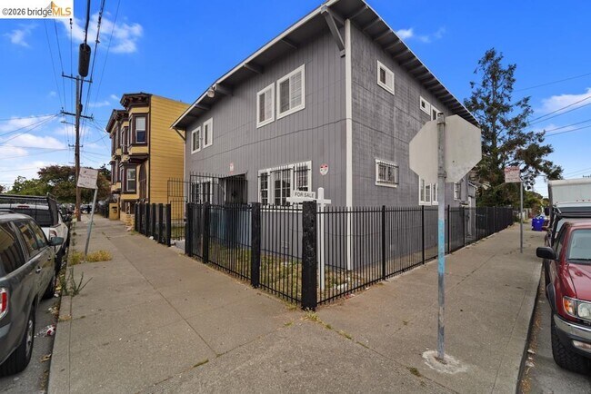 Building Photo - 400 Bissell Ave