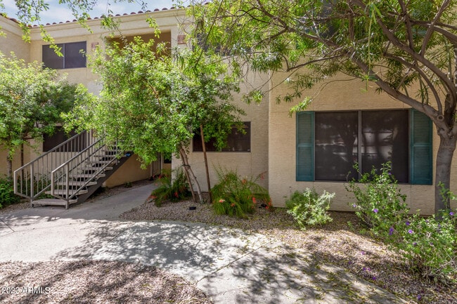 Building Photo - 9990 N Scottsdale Rd