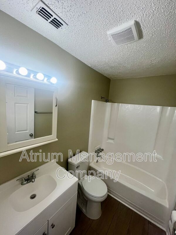 Foto del edificio - 5452 Lewellyn Rd