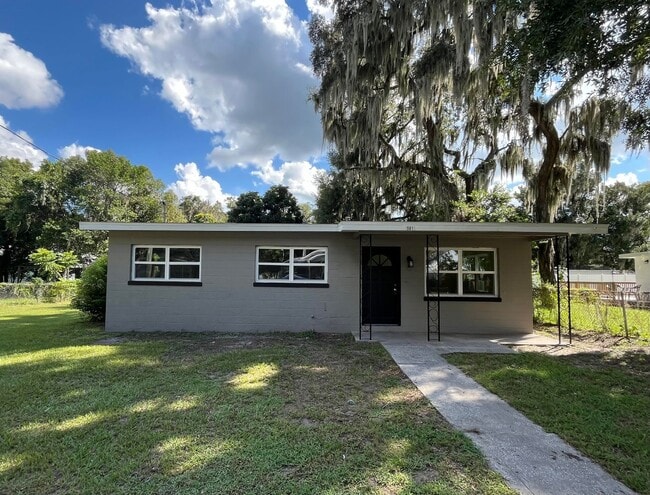 Charming 3 Bed 1 Bath Plant City!! - Charming 3 Bed 1 Bath Plant City!! House