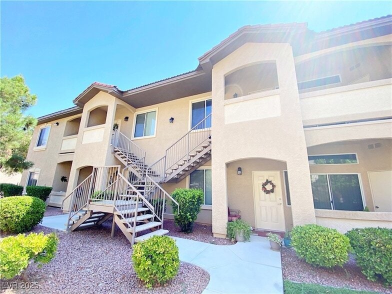 Foto principal - 3481 Desert Cliff St