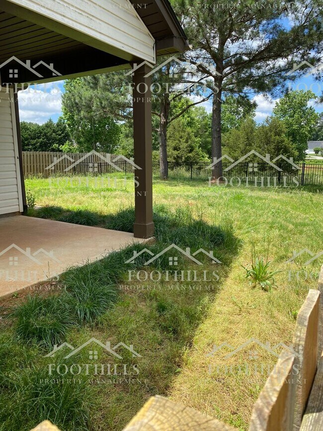 Building Photo - Serene Lakeside Living: 4BR 2BA Home with ...