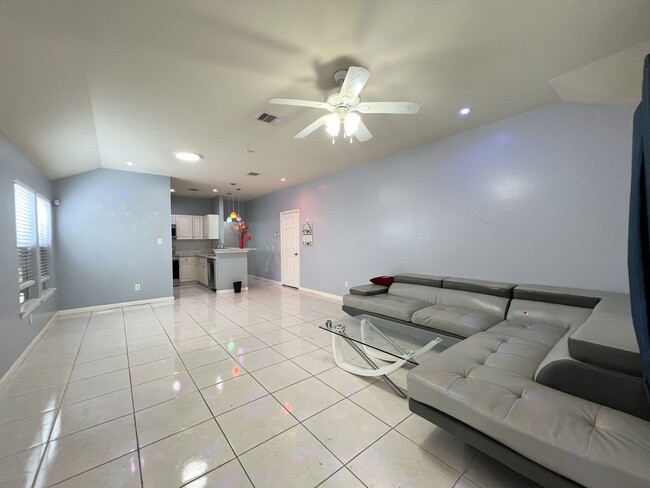 Building Photo - 12746 Wisteria Park Dr