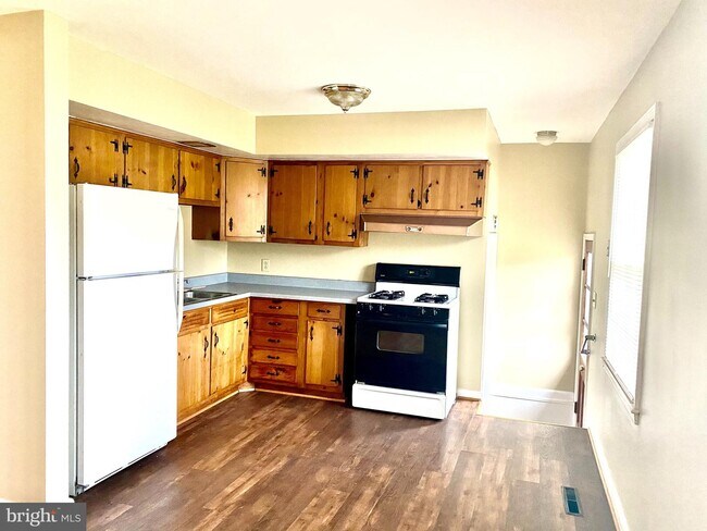 Building Photo - 513 Fox Dr