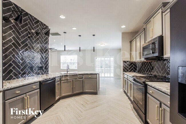 Foto del edificio - 9808 Loughlin Ln